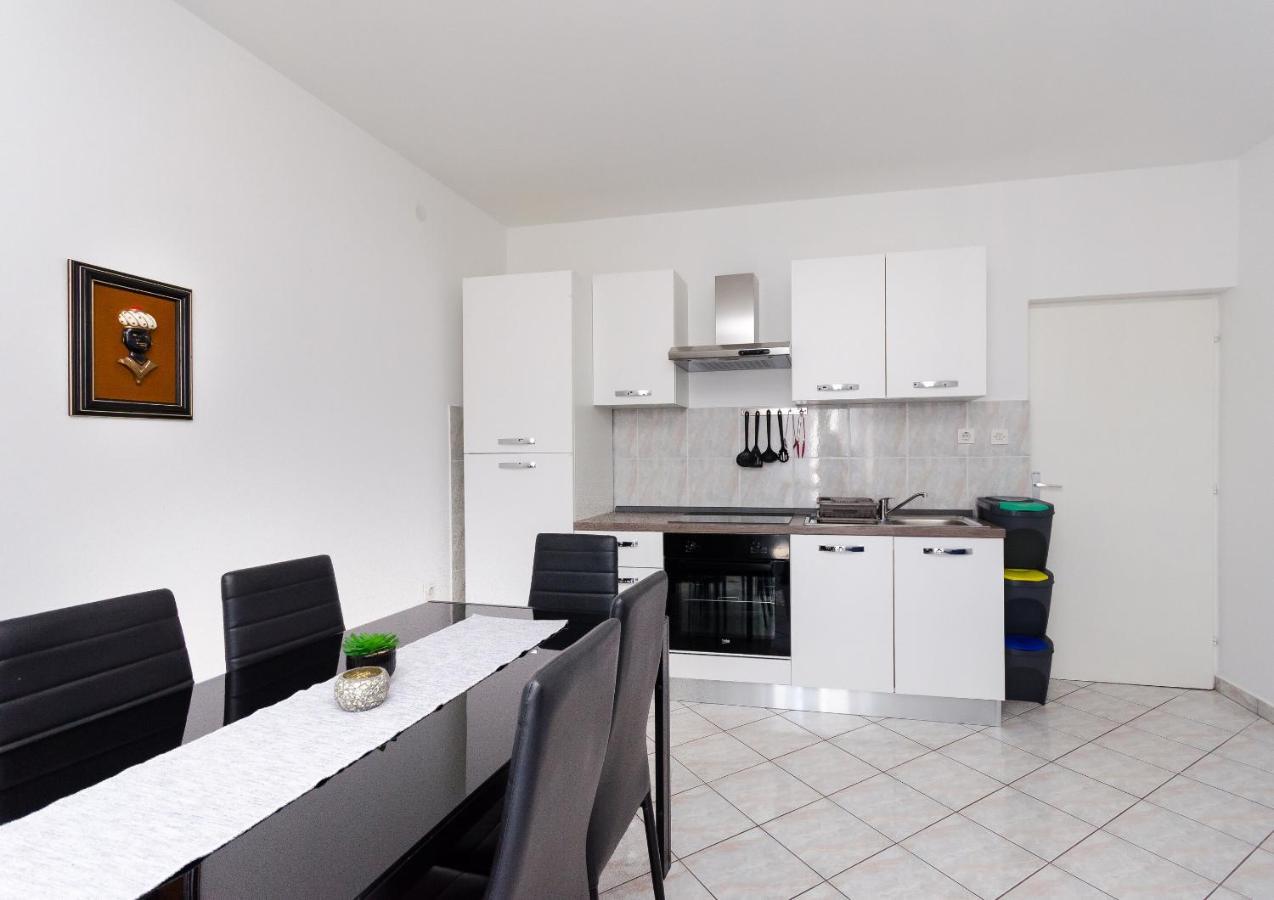 Apartments Luka Supetarska Draga Exterior photo